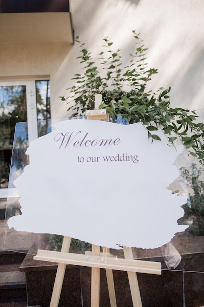 Schild Willkommen zu unserer Hochzeit ein Schild