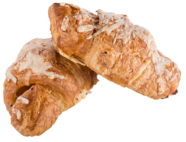 Schinken-Käse-Croissant getrennt auf Weiß
