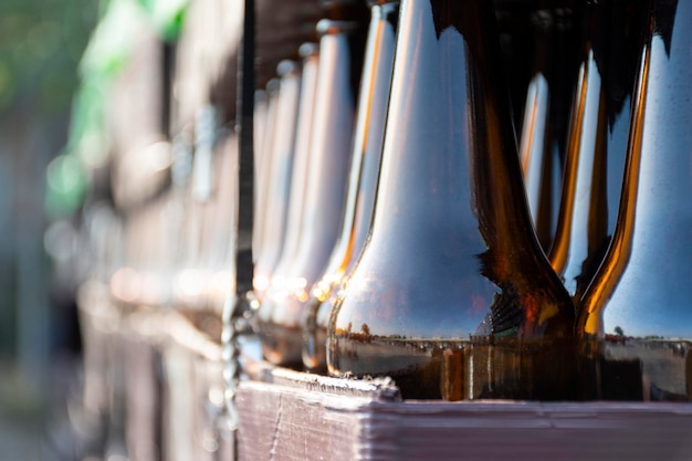 Schließen Sie Bierflasche in Palette zum Brauen in Industrieanlagen