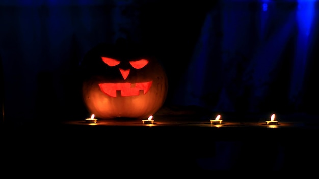 Schließen Sie herauf einen unheimlichen Kürbis für Halloween