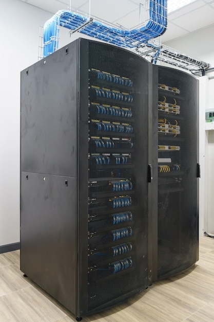 Schließen Sie herauf modernen Innenraum des Serverraumes, Supercomputer