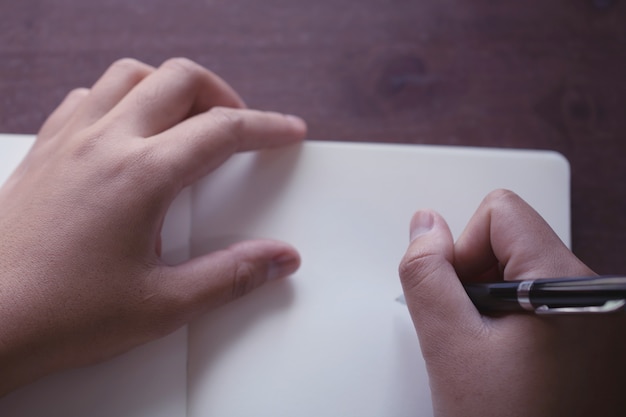 Schließen sie oben vom handbehälter, es ist wie ein briefschreiber