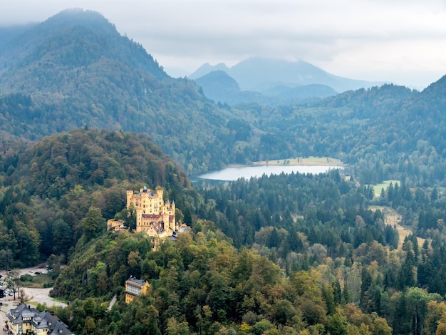 Schloss Hohenschwangau mit Alpsee