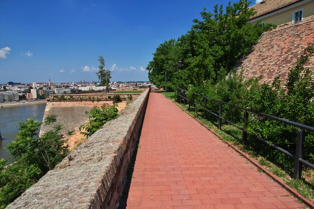 Schloss in der traurigen Stadt Novi, Serbien