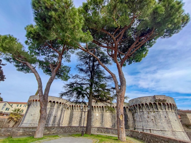 Schloss Sarzana, Festung, Steinmauer