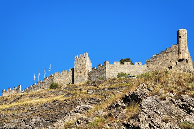 Schloss Tourbillon auf dem Hügel in Sion, Hauptstadt des Kantons Wallis, Schweiz.