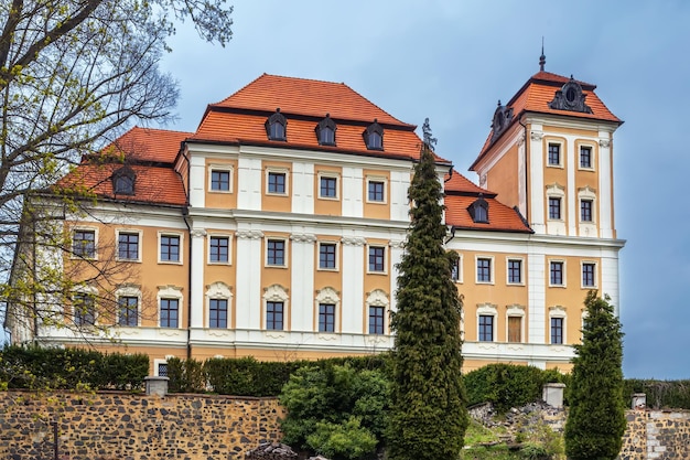 Foto schloss valec auf dem hügel tschechische republik