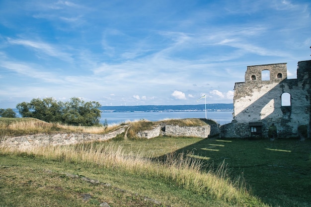 Schloss Visingsborg in Schweden auf der Insel Visingsoe im See Vaetterm Ruine