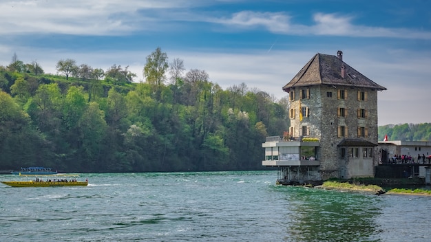 Schlosshaus mit Seeblick