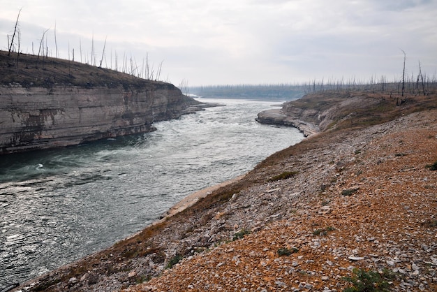 Schlucht nördlich des Flusses