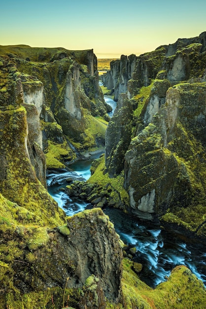 Schlucht und Fluss Fjadrargljufur im Südosten Islands