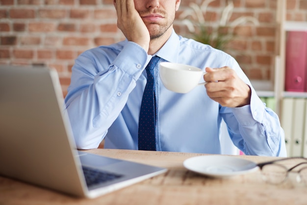 Schluck Kaffee an einem anstrengenden Tag