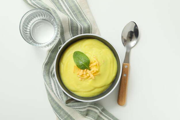 Schmackhaftes Mittagessen-Konzept mit köstlicher Käsesuppe