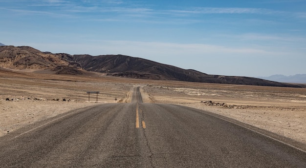 Schmale Straße im Death Valley NP