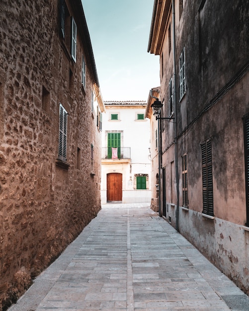 Schmale Straßen in Nordmallorca, Spanien.