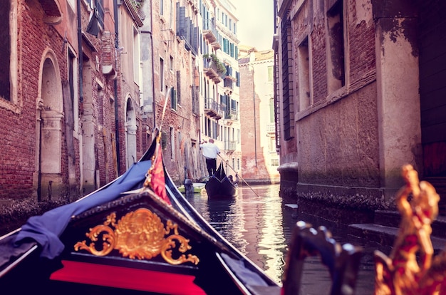 Foto schmaler kanal in venedig