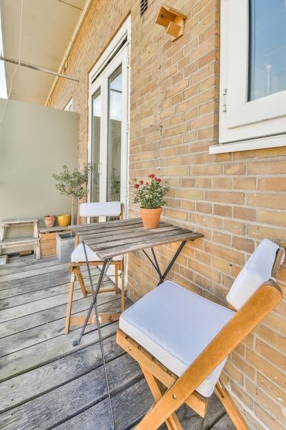 Schmaler Sitzbereich im Balkon