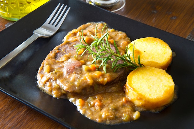 Schmorfleisch mit Polenta