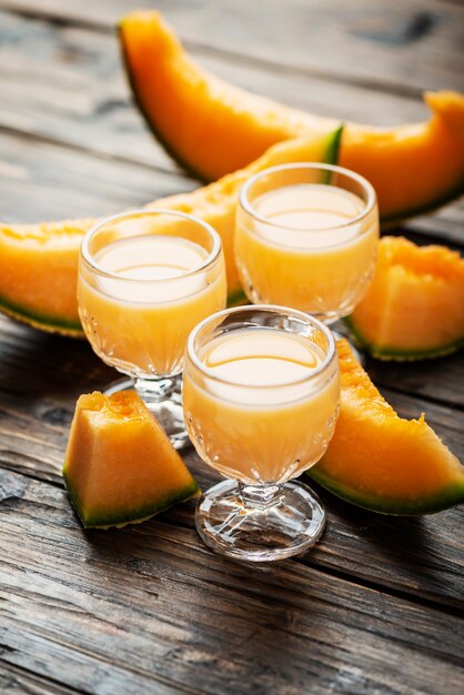 Schnaps mit Melone und Sahne