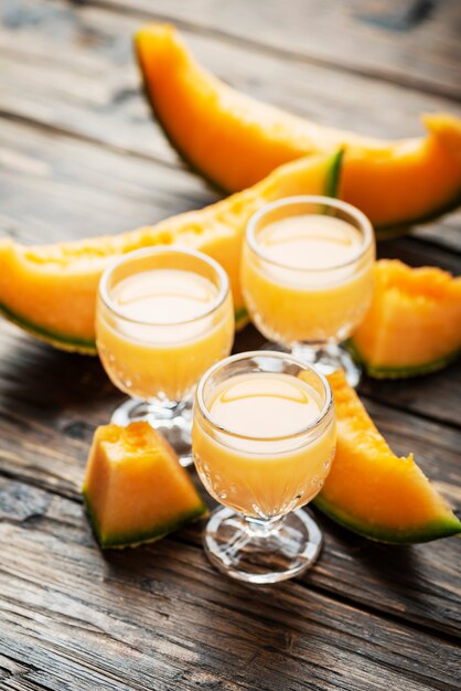 Schnaps mit Melone und Sahne