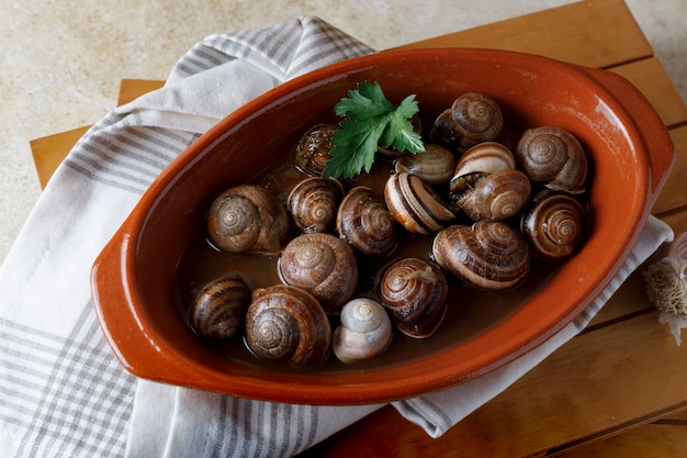 Schnecken mit Knoblauch und Petersilie