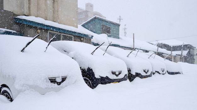 Schnee auf dem Auto