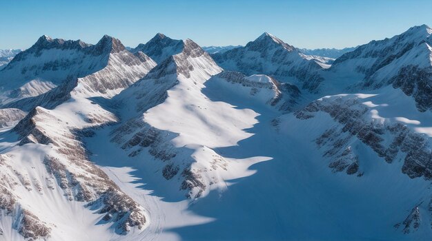 Foto schnee bedeckte berge aus der sicht einer drohne