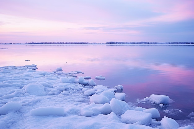 Foto schnee umarmt einen gefrorenen see in der dämmerung