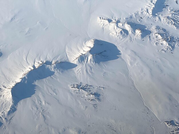 Schneebedeckte Berge von oben