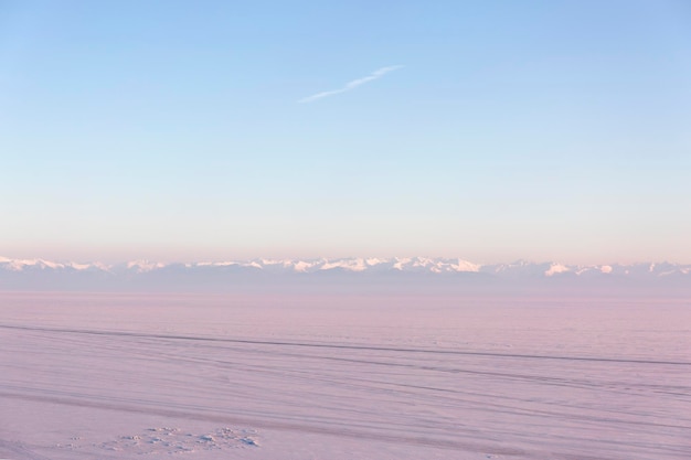 Schneebedeckte Berge Winterlandschaft