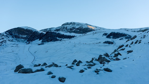 Schneebedeckte Berggipfel, Winterberge