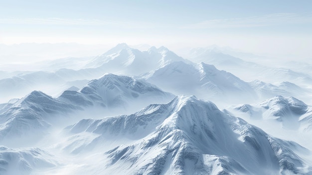Schneebedeckte Bergkette aus der Luft