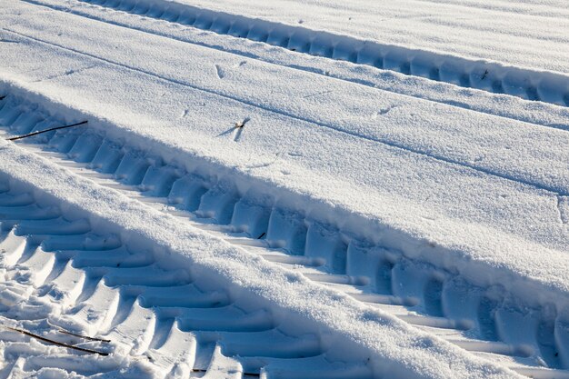 Schneebedeckte Straße in der Wintersaison, Nahaufnahmefoto