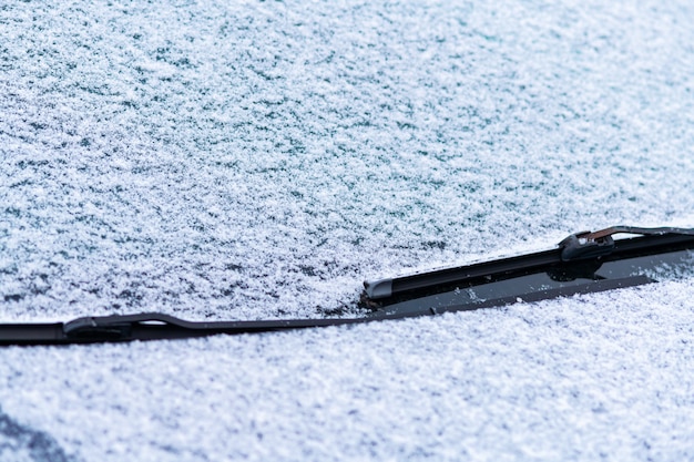 Scheibenwischer, Gefroren Windschutzscheibe, Gefroren Windschutzscheibe Im Winter  Frontscheibe Eines Fahrzeugs Gefroren Stockfoto - Bild von eisig, kalt:  169837416