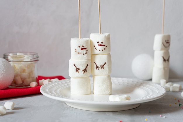 Schneemann aus Marshmallows