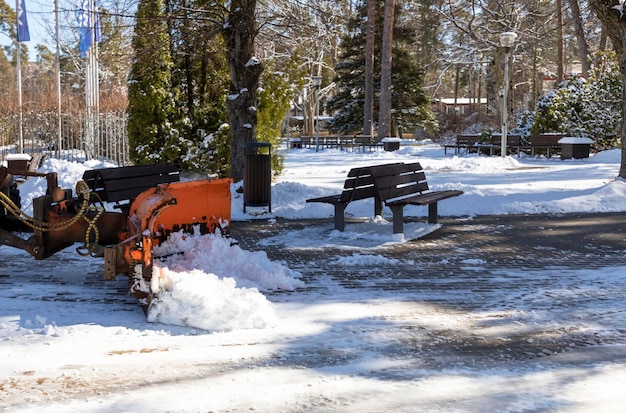 Schneeräumung im Stadtpark Jurmala Lettland