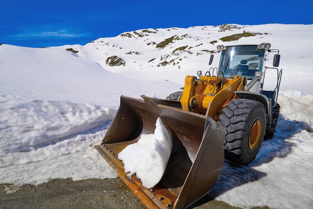 Schneereinigungsbagger in Aran Valley