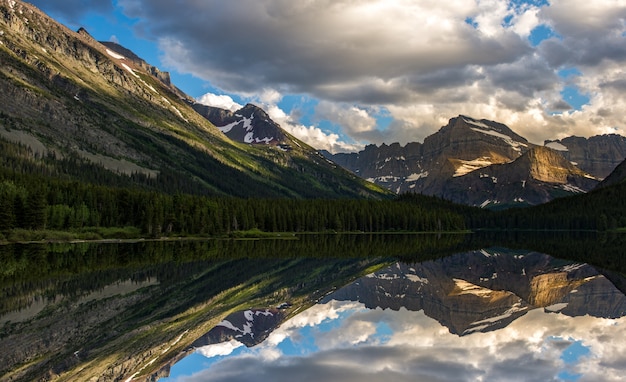 Schneller Strom See und Reflexion