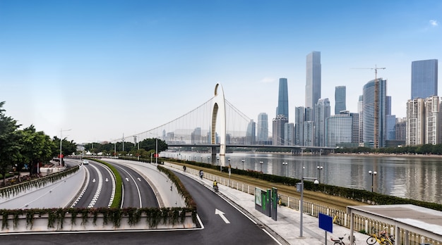 Schnellstraße und städtischer Bau in Guangzhou, China