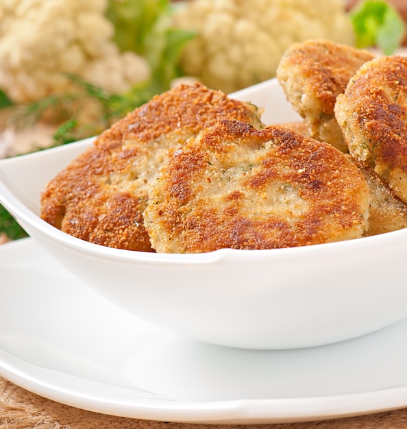 Schnitzel Blumenkohl mit Fenchel, Knoblauch und Käsesauce