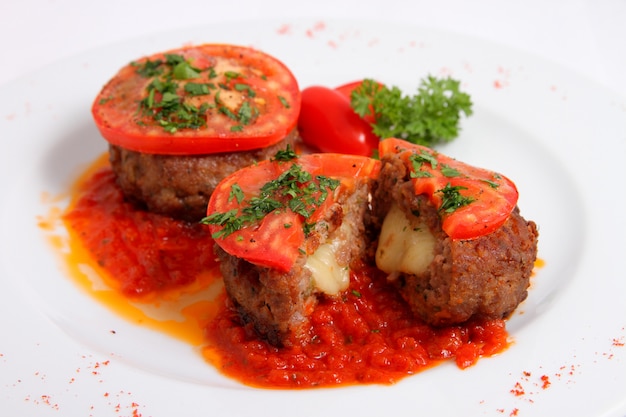 Schnitzel mit Käse und Tomaten