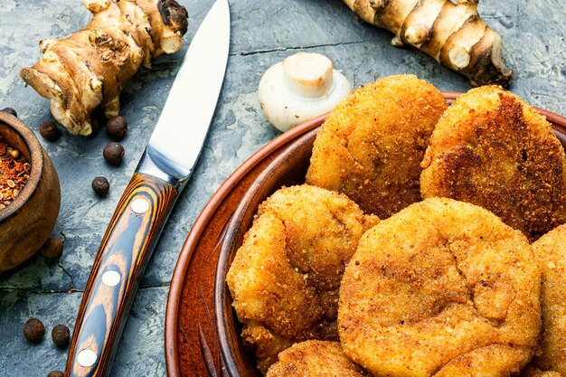 Schnitzel von Topinambur und Champignons