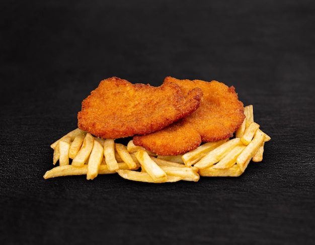 Schnitzel Weiner con patatas fritas