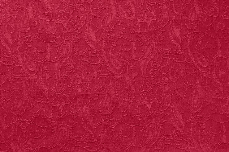 Schön verzierter Paisley-Ethno-Stoff als Hintergrund in der Trendfarbe 2023 Viva Magenta