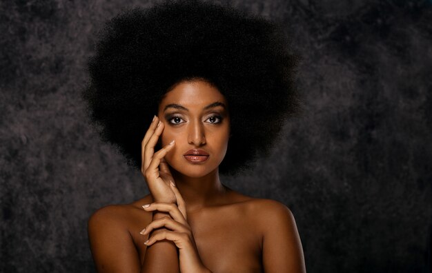 Schöne Afro Frau