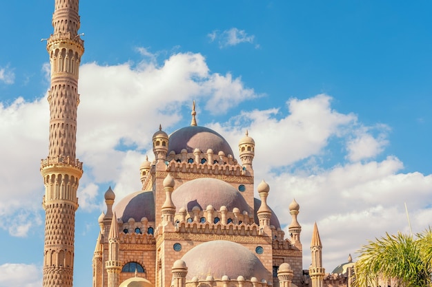 Schöne Al-Mustafa-Moschee in der Altstadt von Sharm El Sheikh in Ägypten