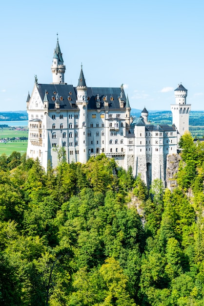 Schöne Architektur am Schloss Neuschwanstein in den bayerischen Alpen von Deutschland.