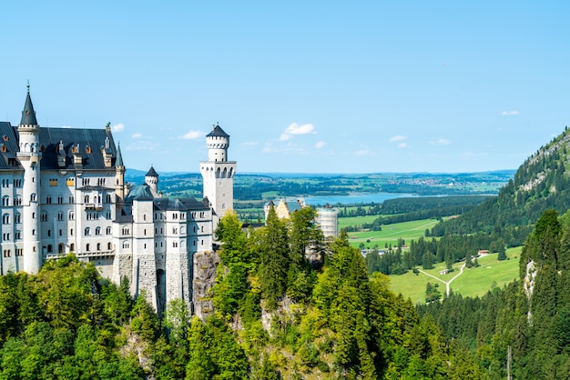 Schöne Architektur am Schloss Neuschwanstein in den bayerischen Alpen von Deutschland.