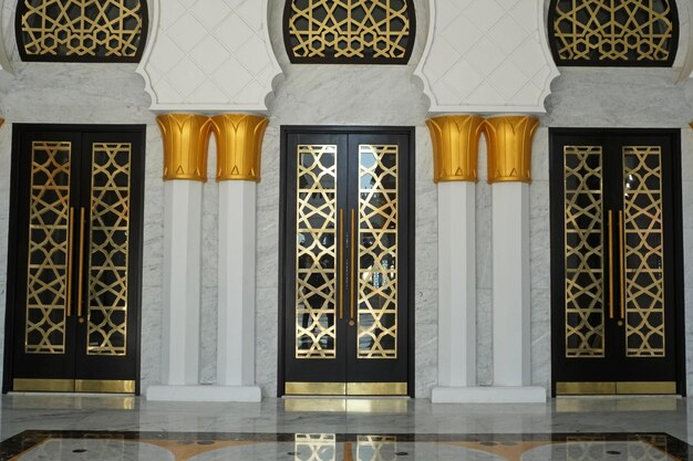 Schöne Architektur der Scheich-Zayed-Moschee, Ort der Anbetung für Muslime in Solo Indonesien