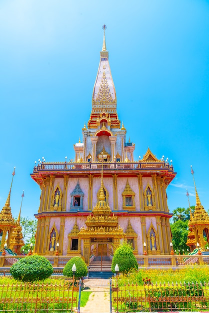 schöne Architektur im Chaitararam Temple in Phuket